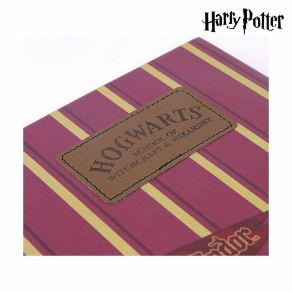 ¡Sumérgete en el mundo mágico de Harry Potter con este exclusivo Cuaderno de Notas + Bolígrafo Gryffindor Harry Potter!